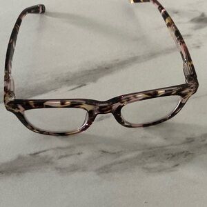 Tortoise Shell Pattern Glasses
